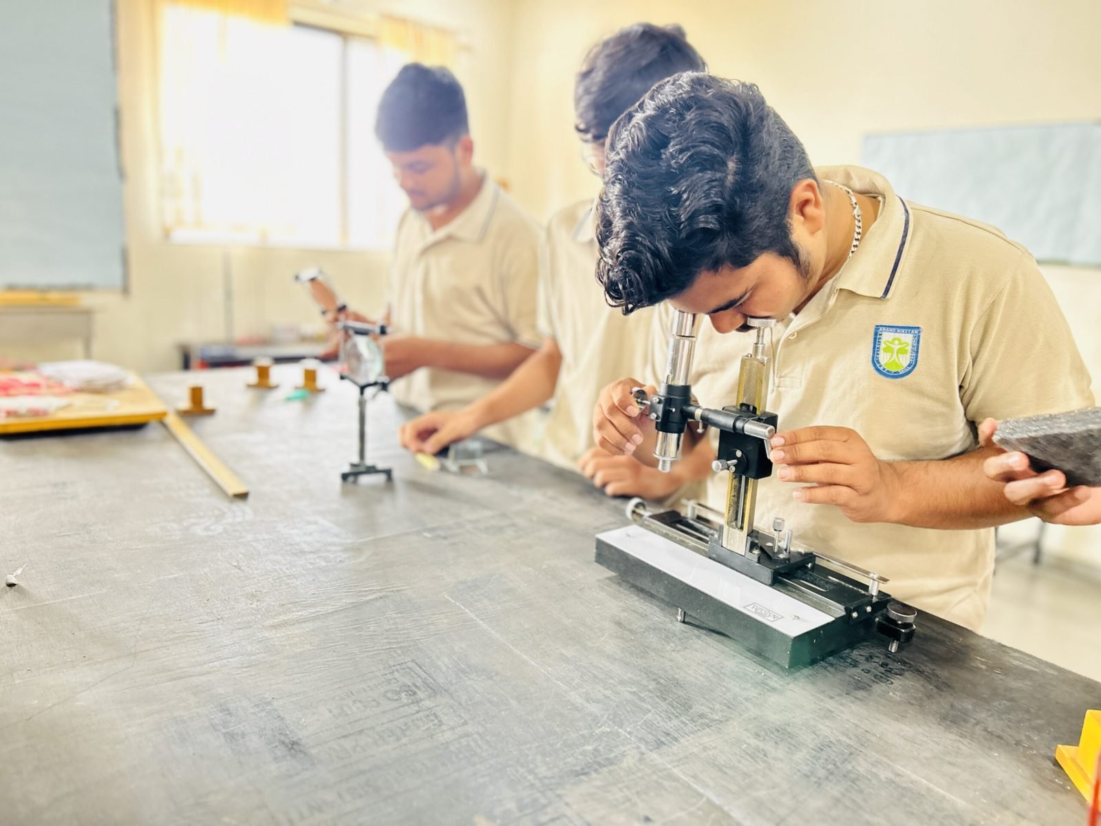 Physics Laboratory at Anand Niketan Bharuch
